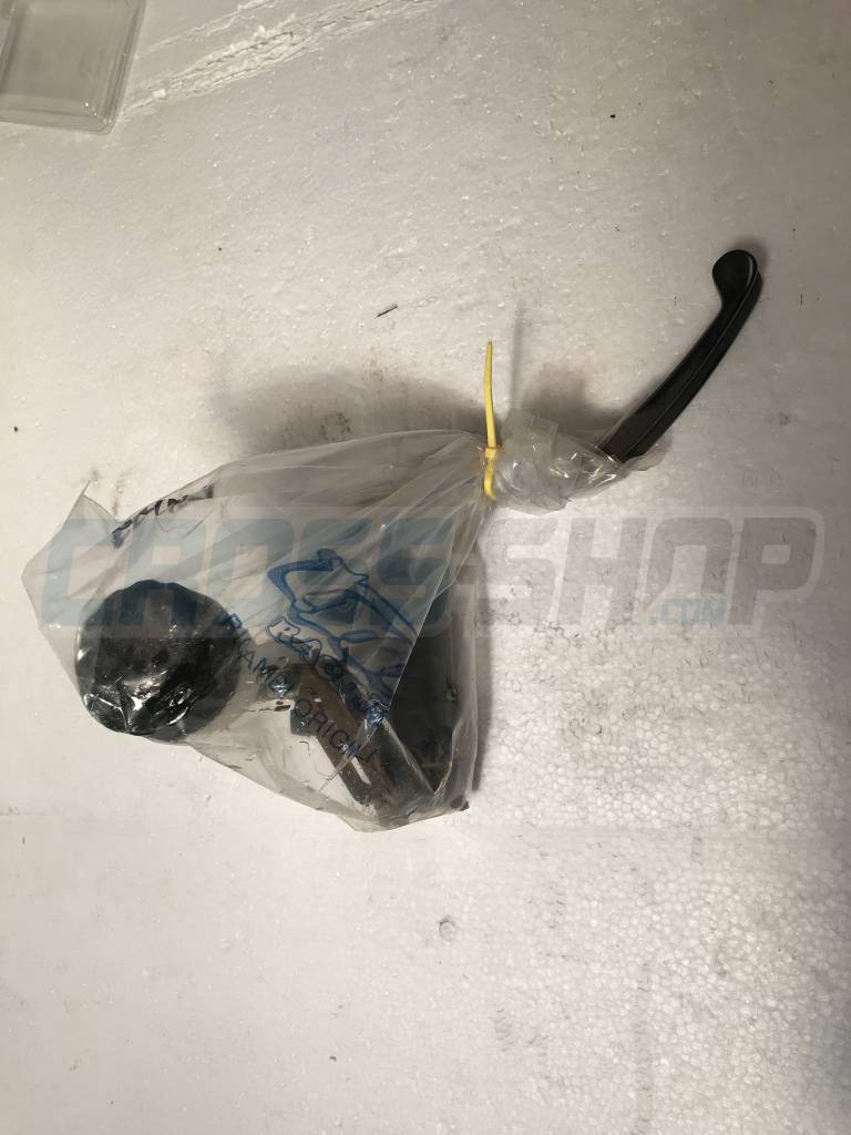 POMPA FRENO ANT ACCOSATO 16x16