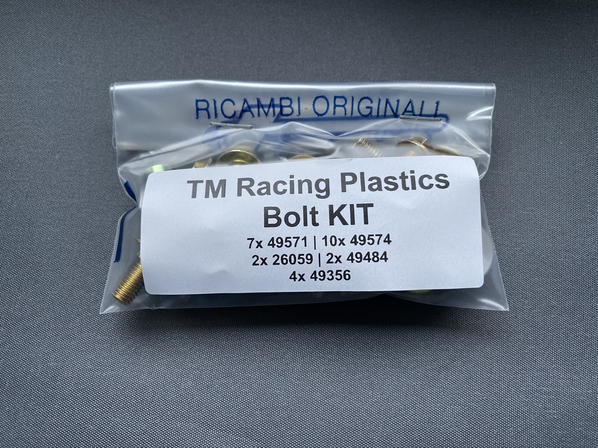 Bolt kit - Plastics (04-21)