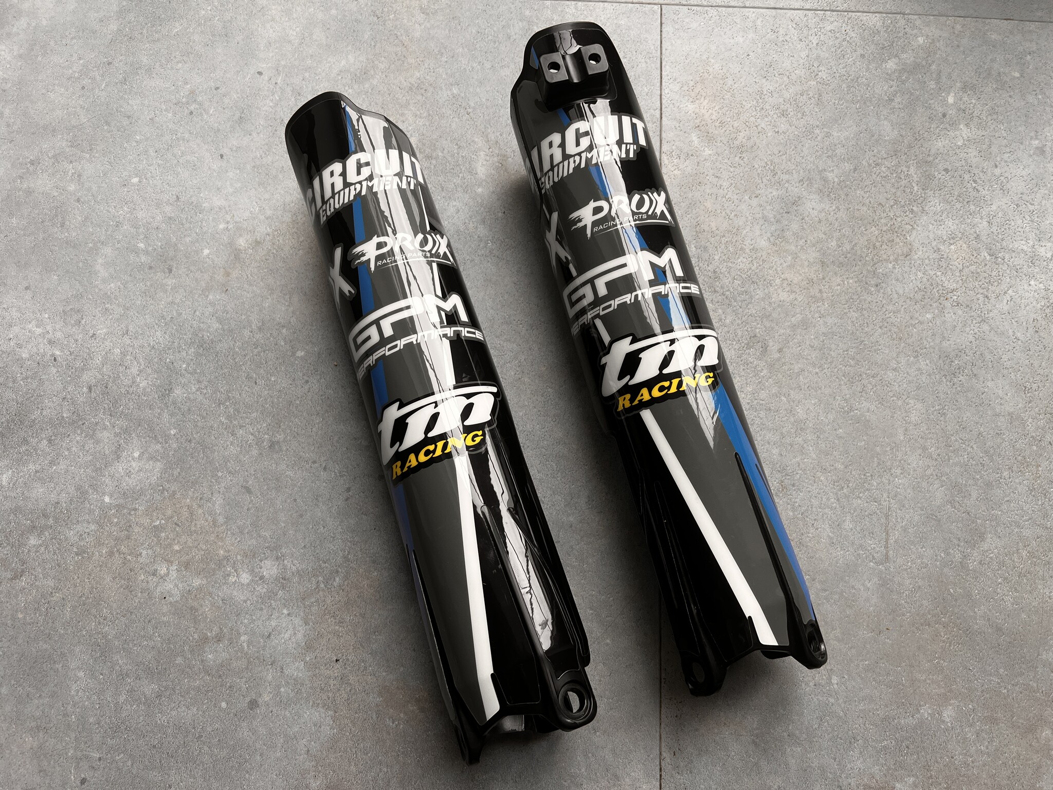 (NEW) Fork Guards BLACK  (model 2020->) Fits every TM with USD fork + Decal