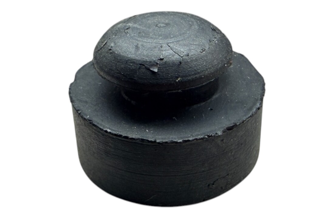 RUBBER, SIDE PANEL RR RH EXHA. = Replaced by 21139