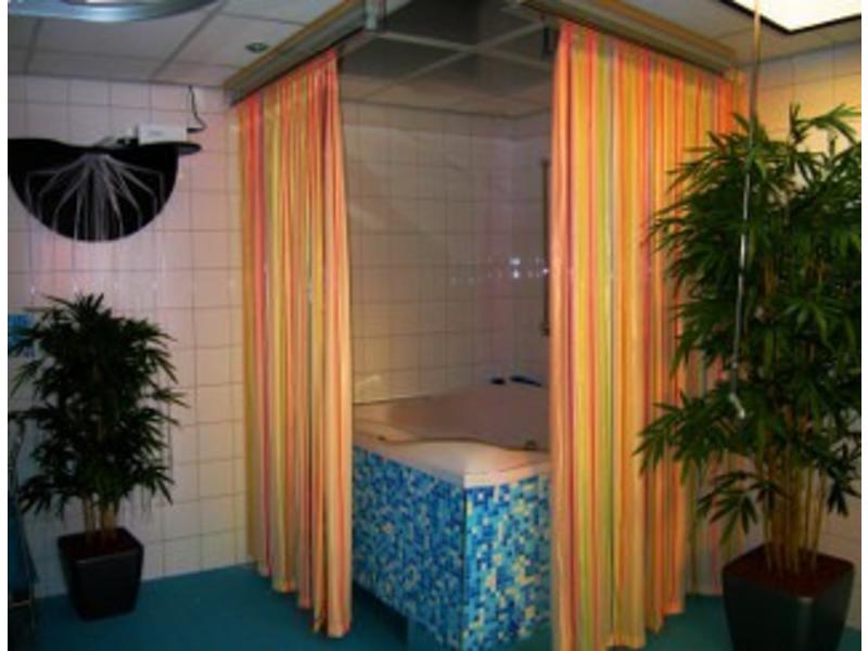 Atelier Michel Koene Vezelneveldouche fluowaterval met afgeschermde waterdichte armatuur   100 x 200cm l