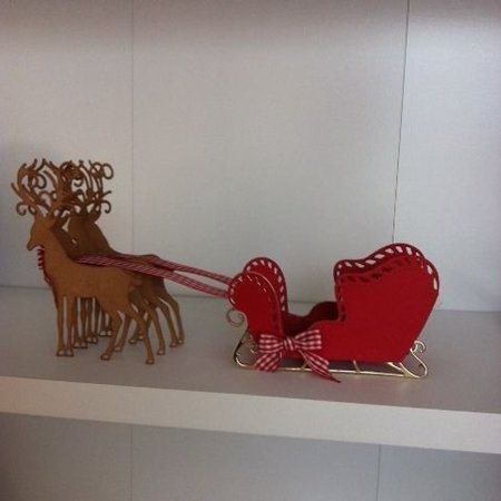 TONIC Punching and embossing template: 1 + 1 sled reindeer
