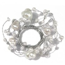 Anillo de perlas con un diámetro de anillo corazones 3 cm, PVC cuadro 1 pieza, blanco