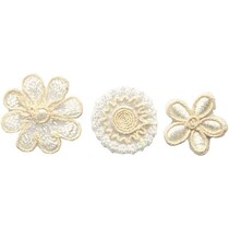 Flores bordadas em um olhar exclusivo