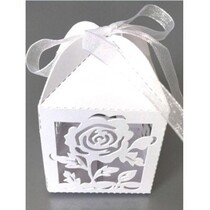 Case 10 cadeau avec motif rose délicate