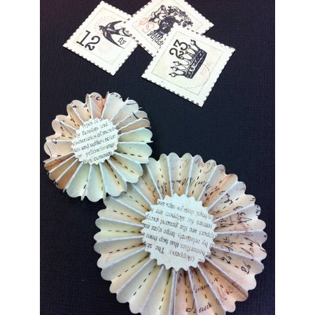 Sizzix Cutting and embossing stencils, Tim Holtz Alterations, Mini Paper Rosettes