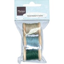 fils plus épais sur une petite bobine en bois: beige / bleu / vert