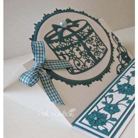 TONIC cutting and embossing die: filigree Hat Box