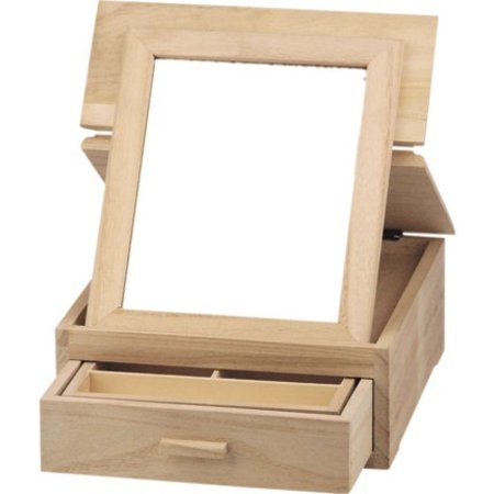Objekten zum Dekorieren / objects for decorating Jewelery box, made of wood for decoration.