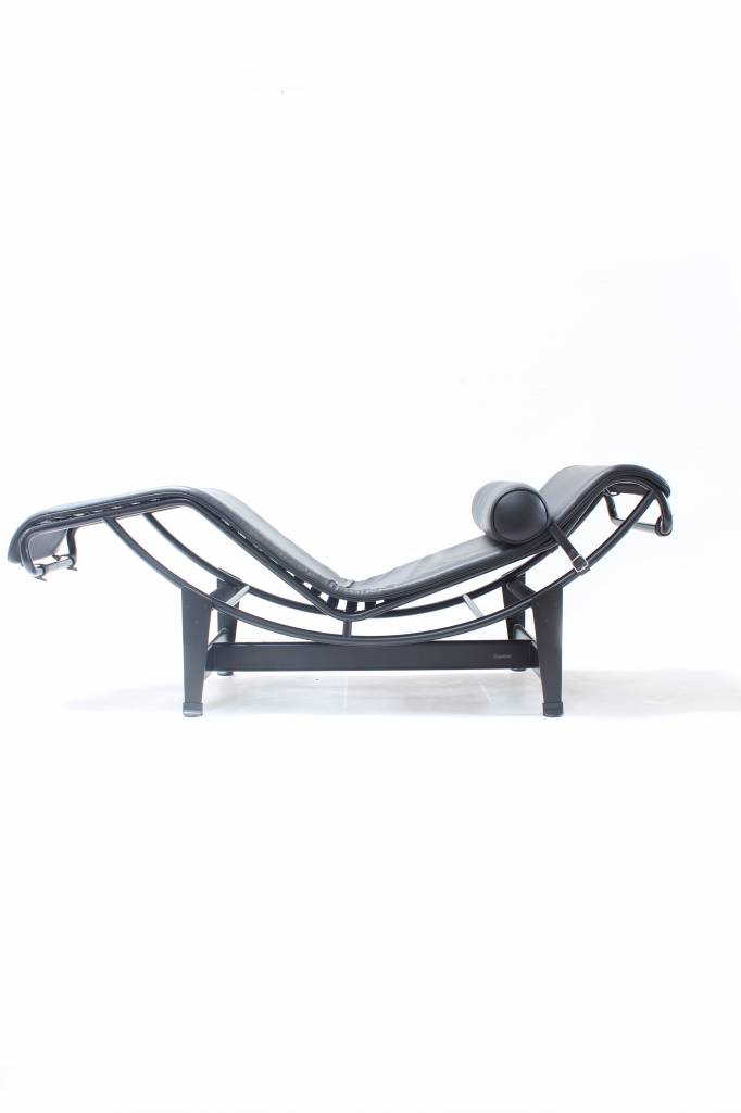 Used Corbusier LC4 Chaise Longue in black leather