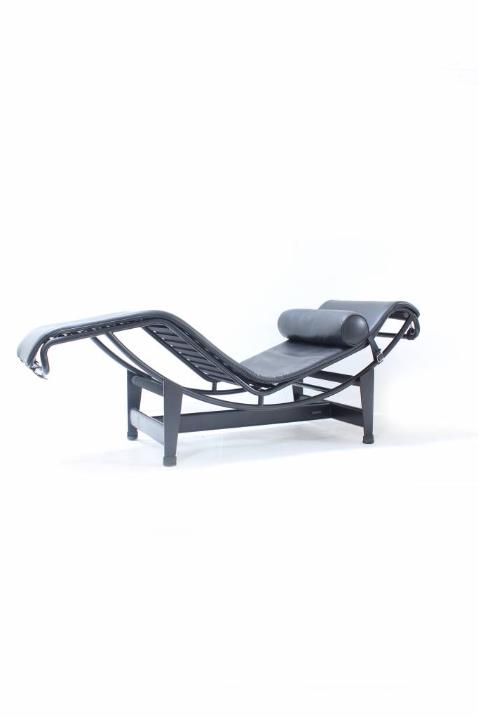 Used Corbusier LC4 Chaise Longue in black leather