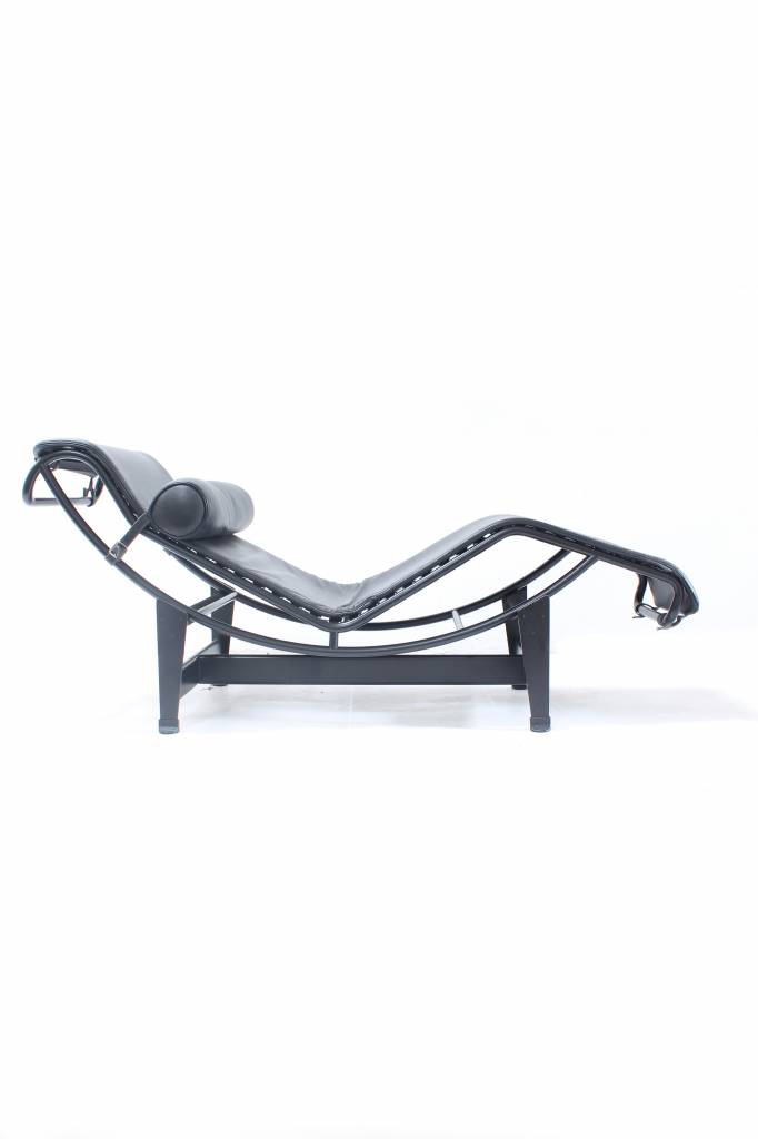 Used Corbusier LC4 Chaise Longue in black leather