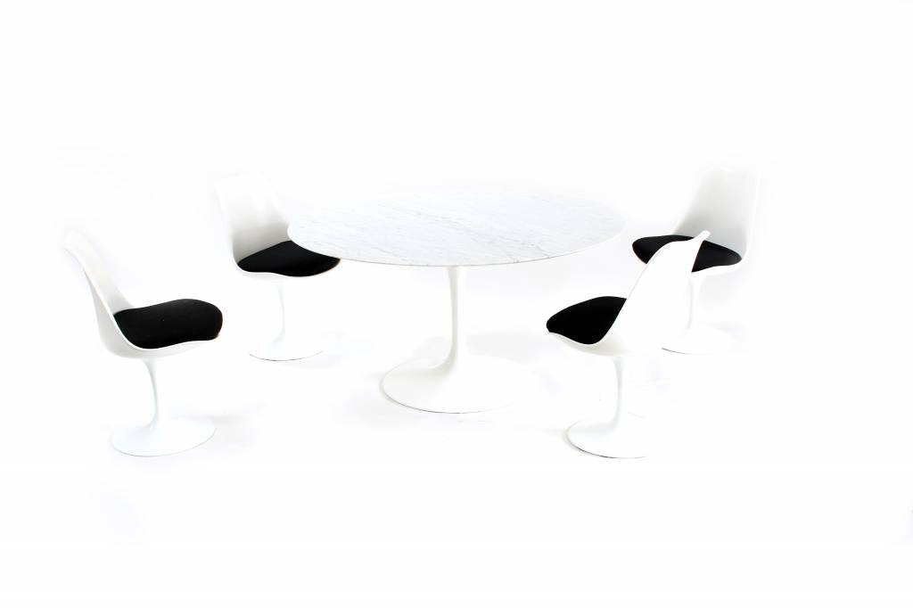 Originele Knoll tulip tafel met stoelen