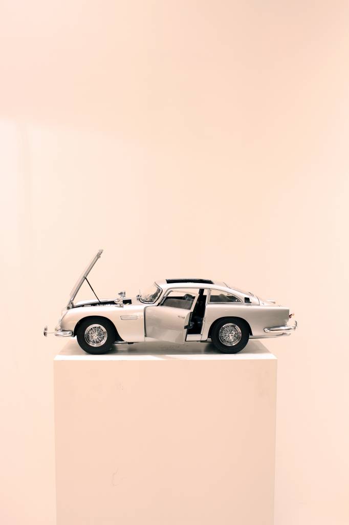 ASTON MARTIN DB5 SCALE 1: 8 JAMES BOND