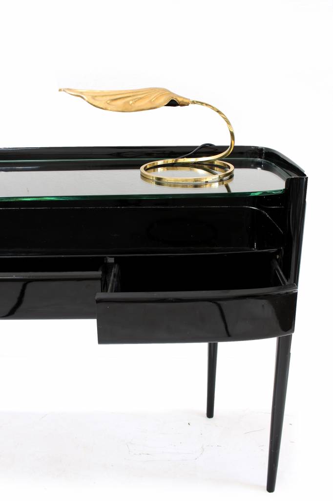 Art-Deco sidetable in black piano lacquer