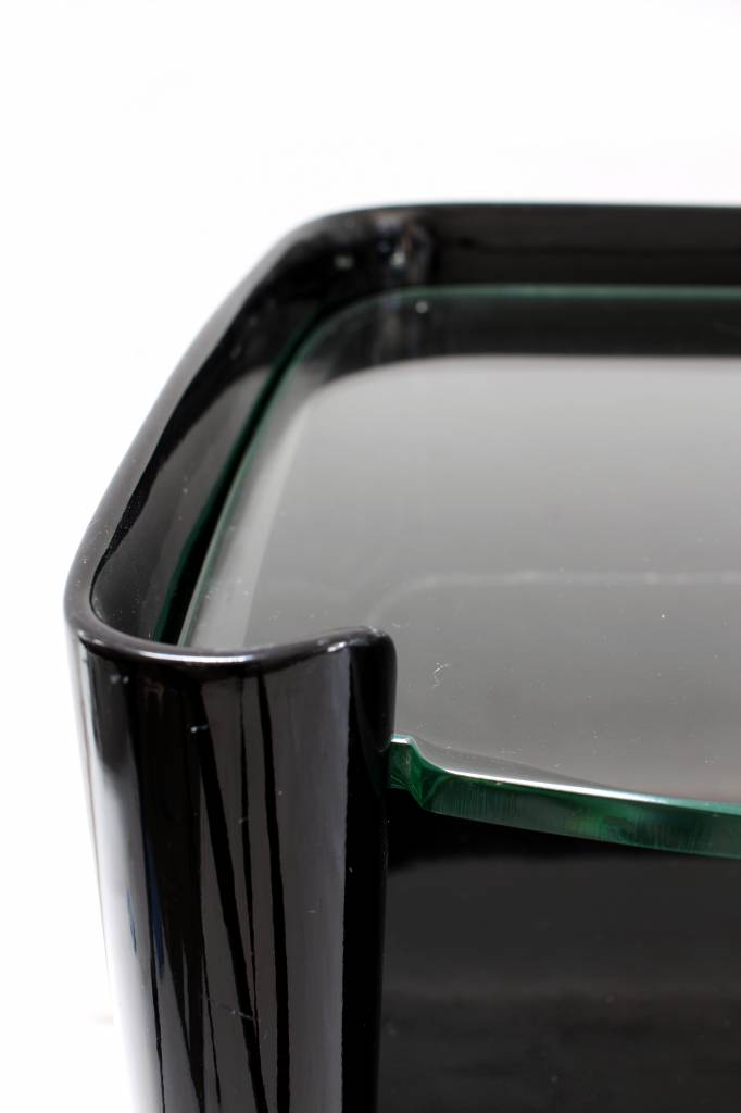 Art-Deco sidetable in black piano lacquer