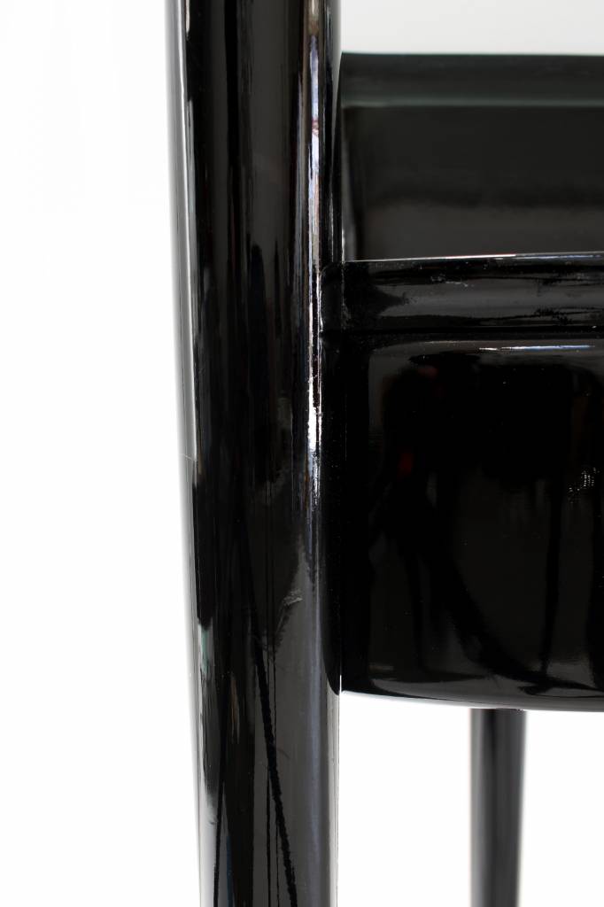 Art-Deco sidetable in black piano lacquer