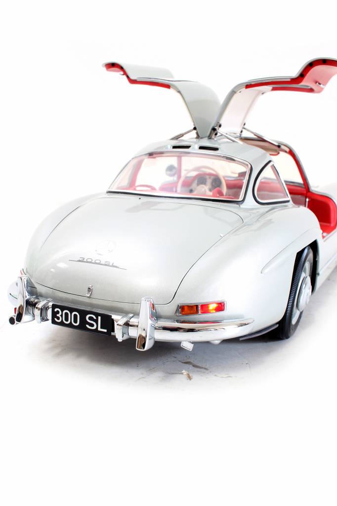 Largest scale model of the Mercedes 300SL Gullwing