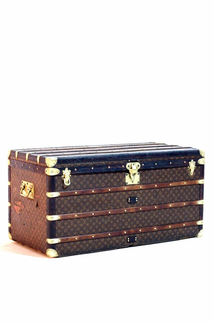 Sold at Auction: Antieke Louis Vuitton koffer met ijzerbeslag, genummerd  172 126 - 1910