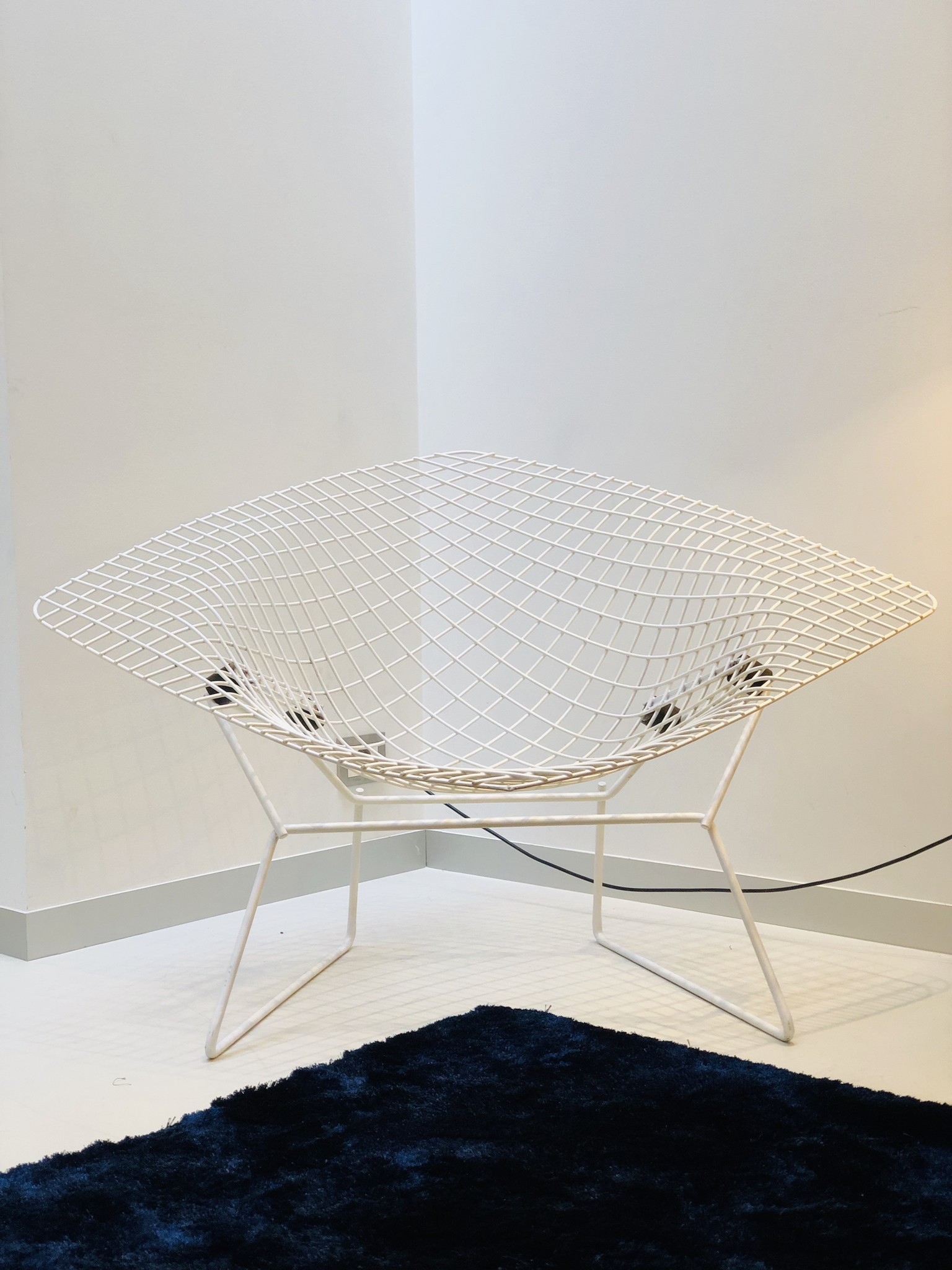 Koppel authentieke Large Bertoia Diamond chairs