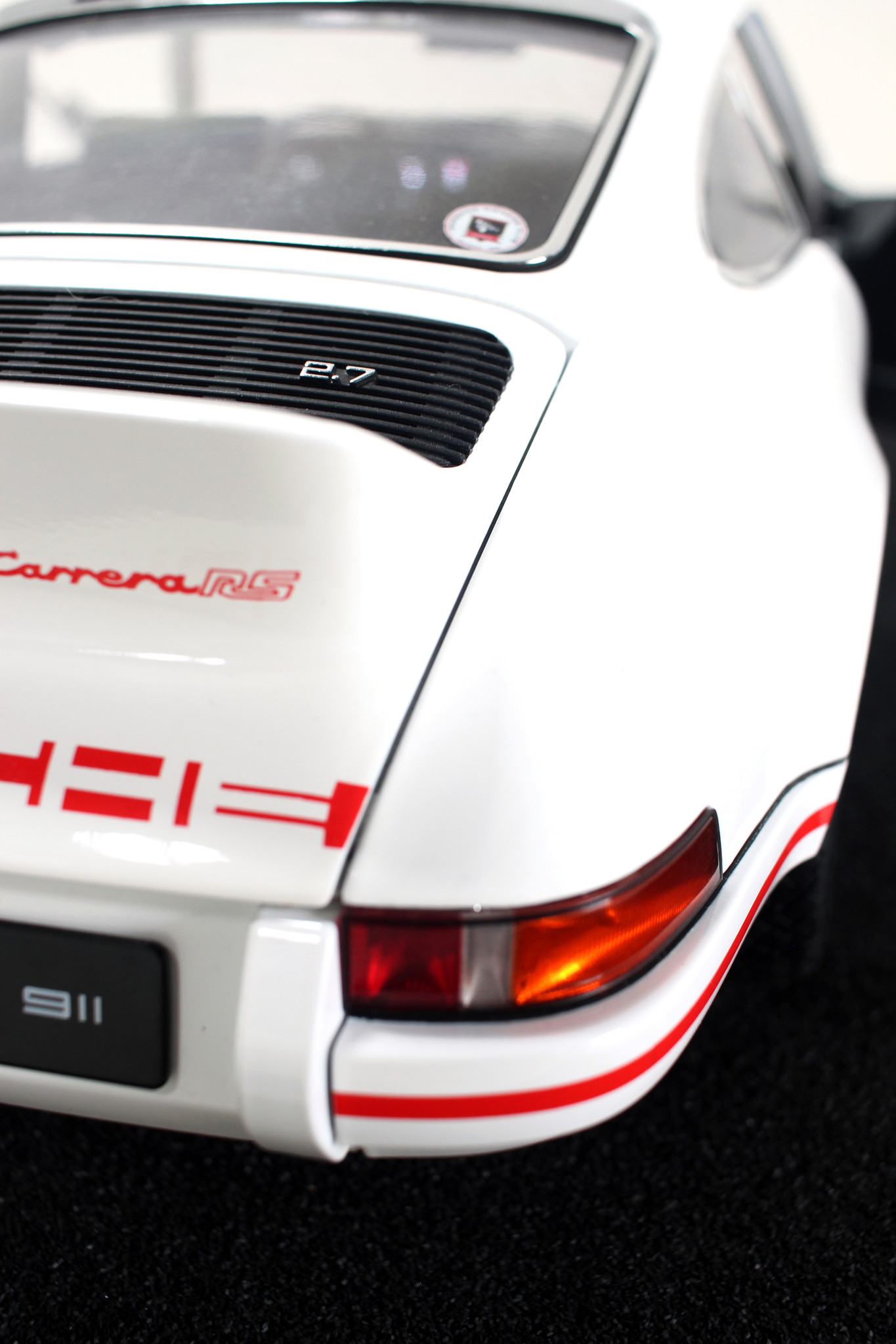 Porsche RS 2.7 scale model 1: 8