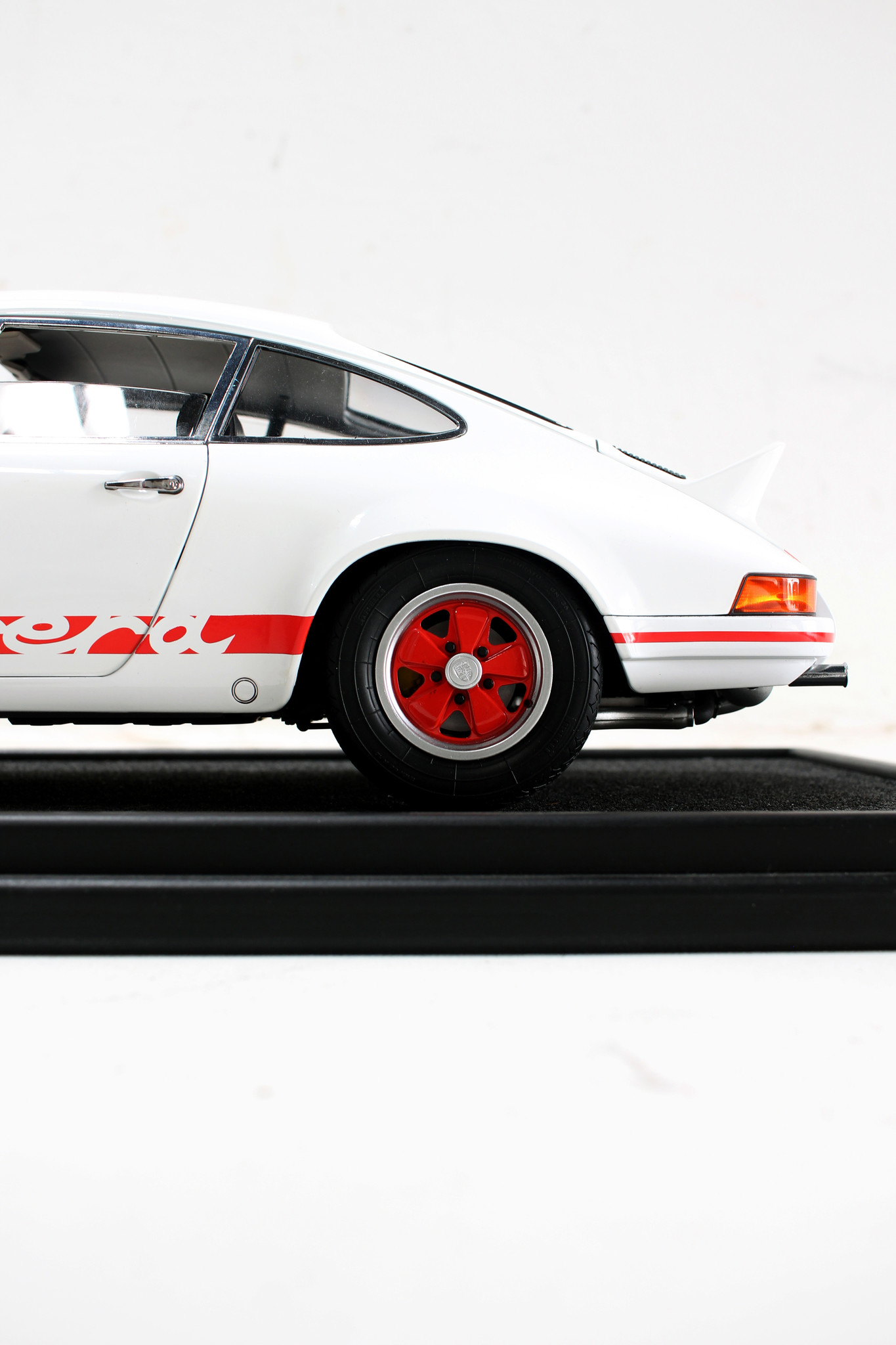 Porsche RS 2.7 scale model 1: 8