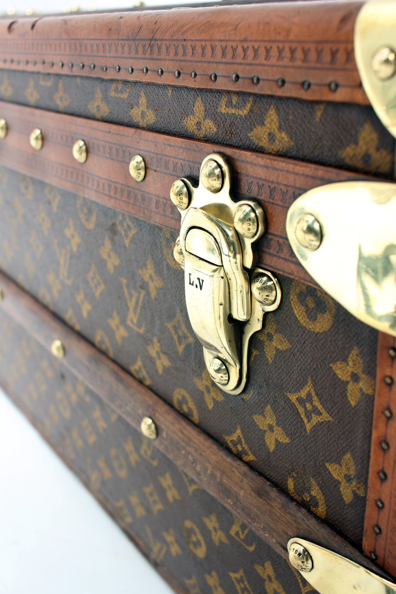 Louis Vuitton trunk - THE HOUSE OF WAUW