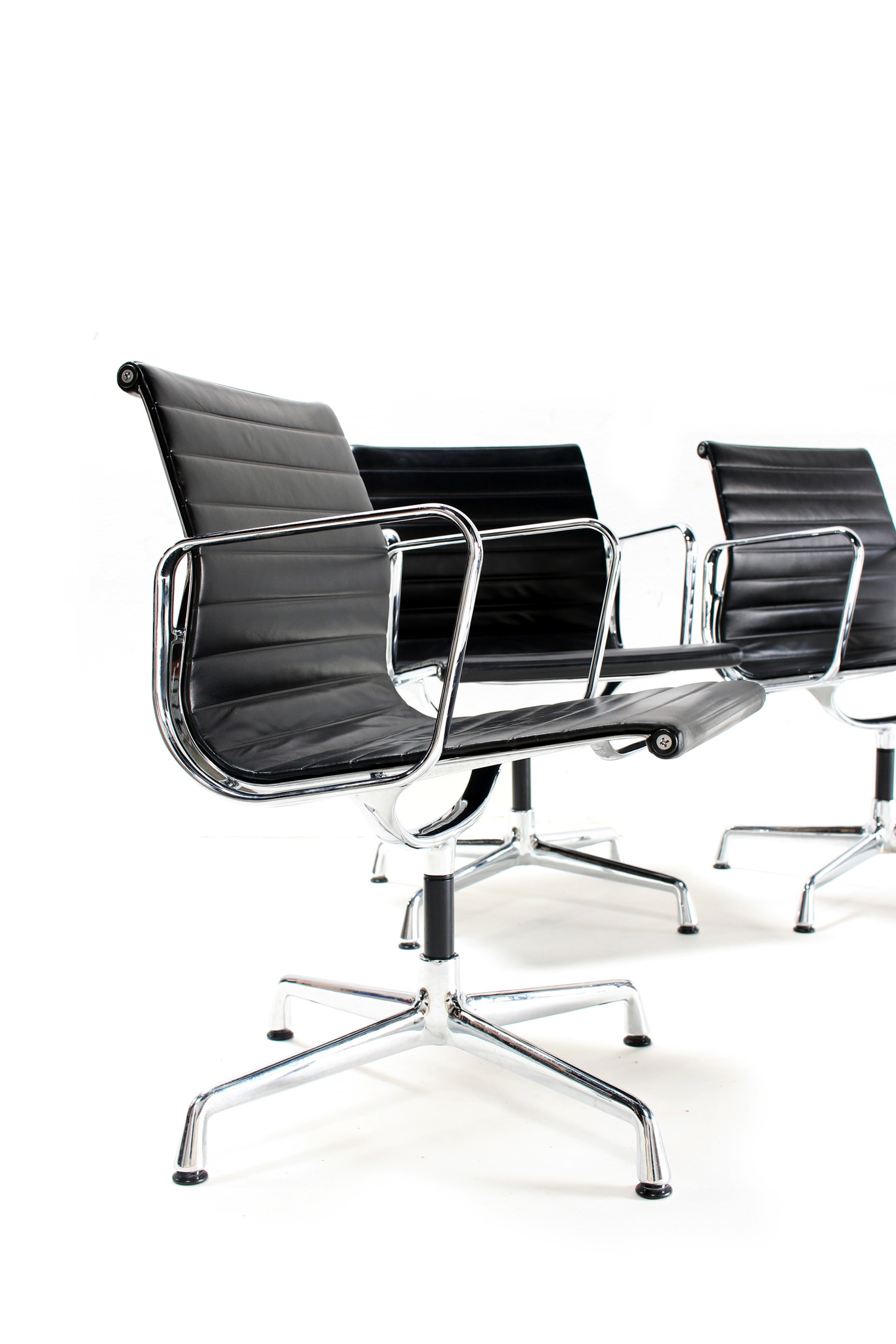 Charles Eames seats EA104 leather