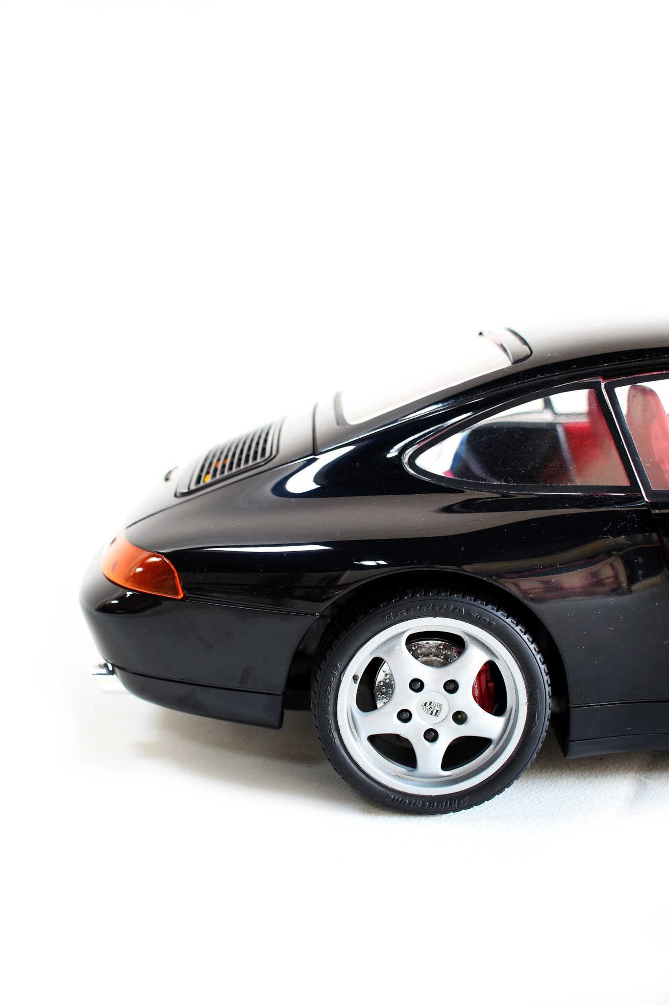 Schaalmodel 1:8 Porsche 993 Pocher