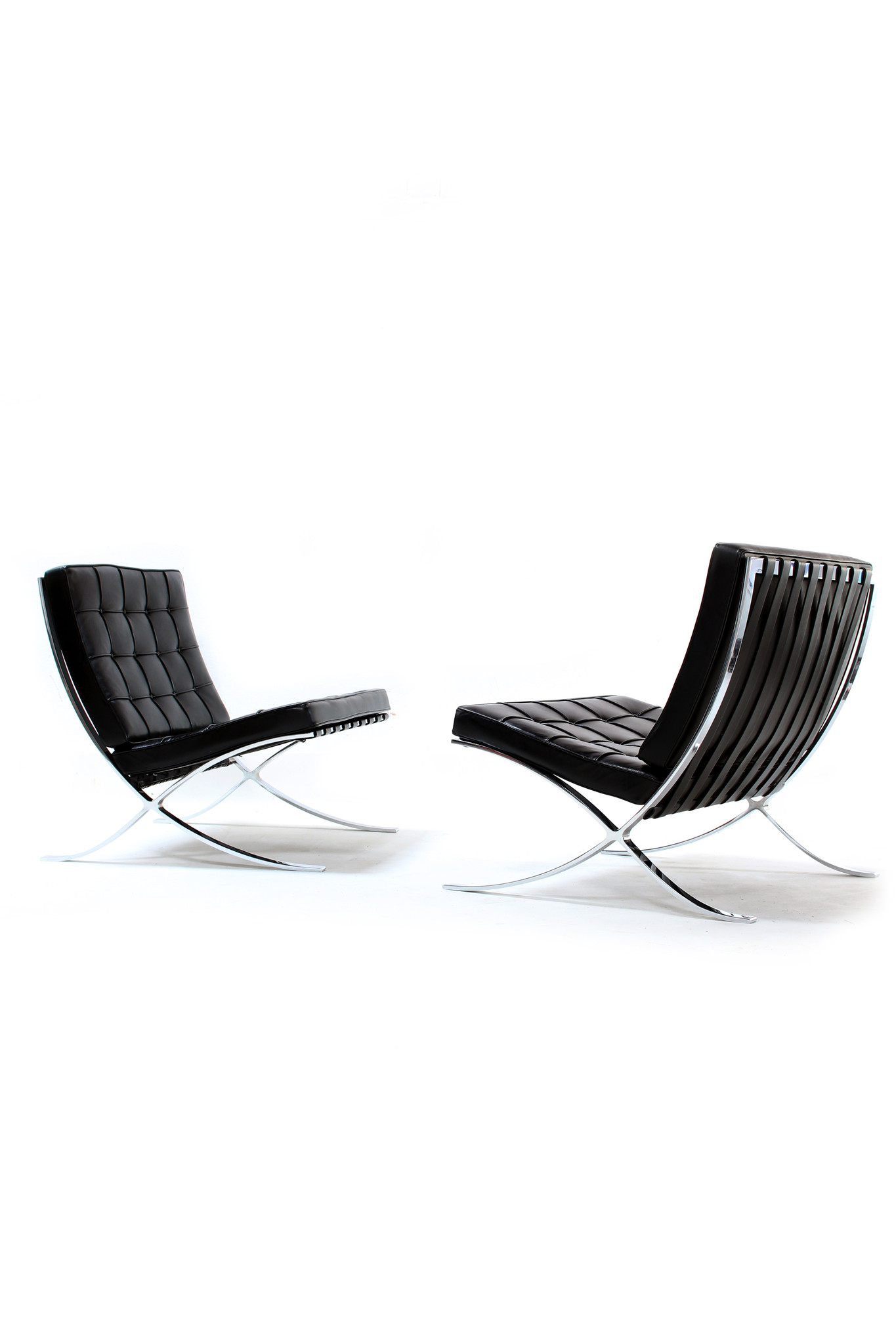 Set van 2 Barcelona Chairs voor Knoll ontworpen door Mies Van der Rohe