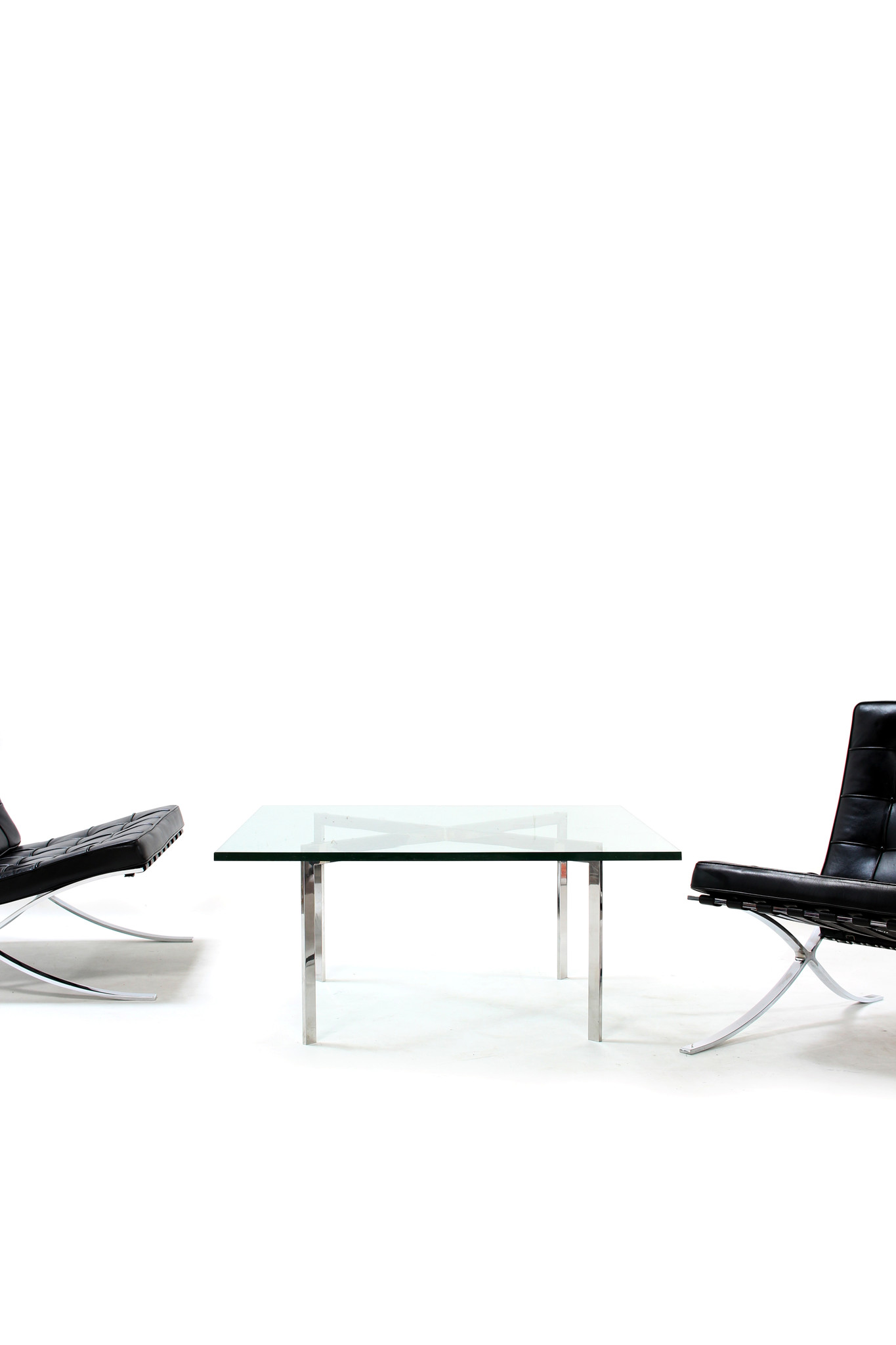 Set van 2 Barcelona Chairs voor Knoll ontworpen door Mies Van der Rohe