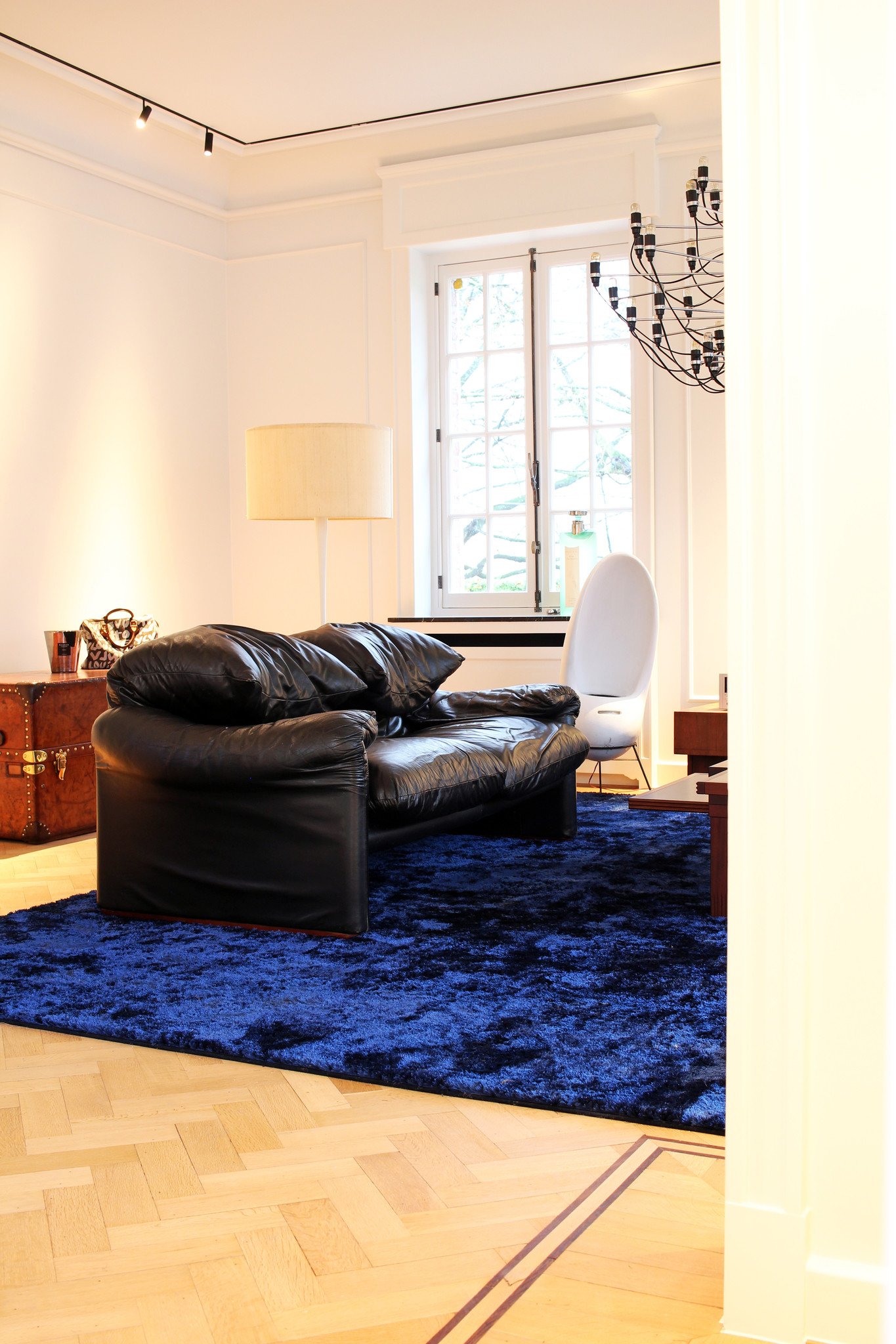 Vintage Cassina Maralunga salon in black leather.