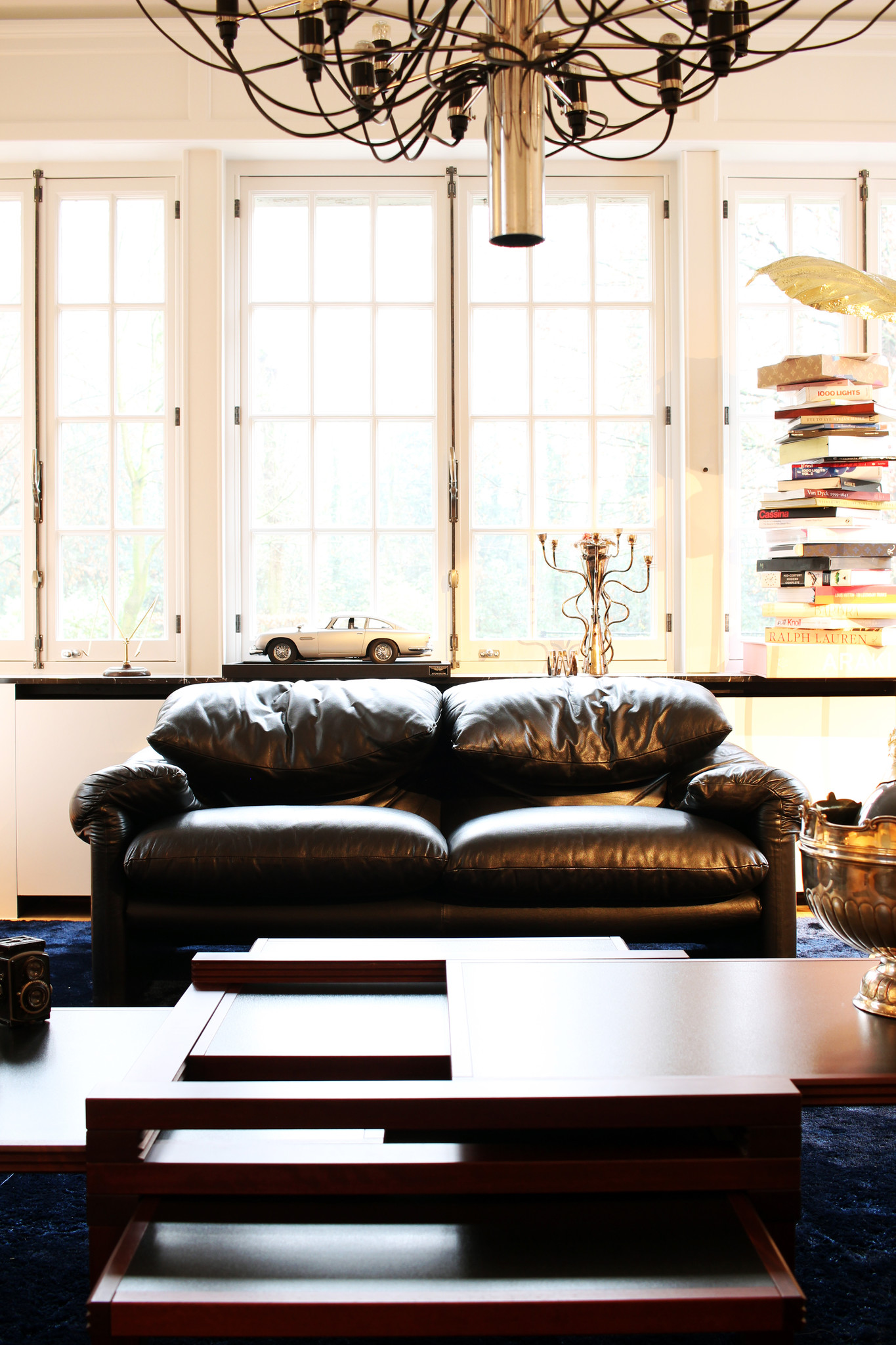 Vintage Cassina Maralunga salon in black leather.