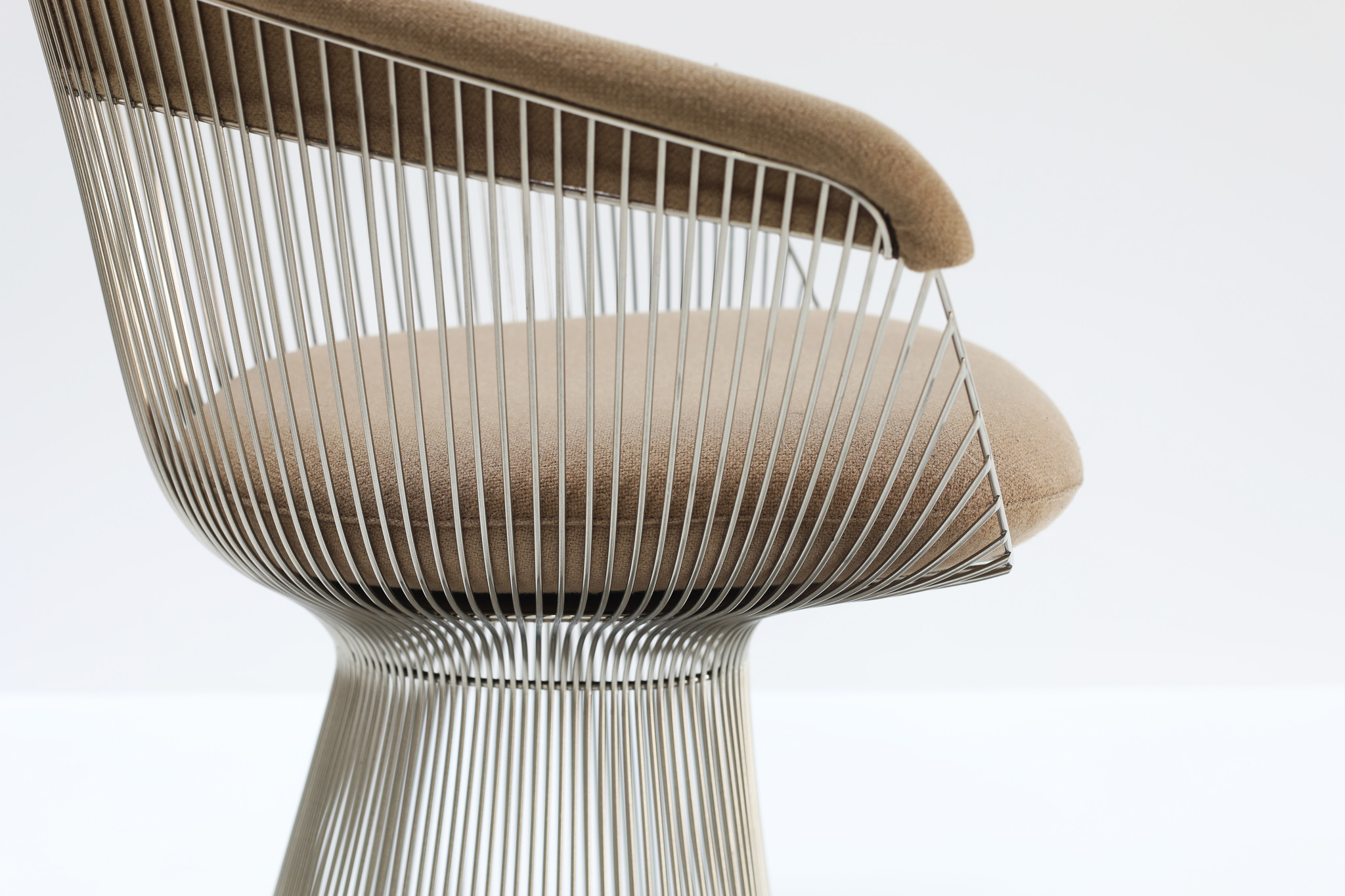 Rares chaises Warren Platner pour Knoll.