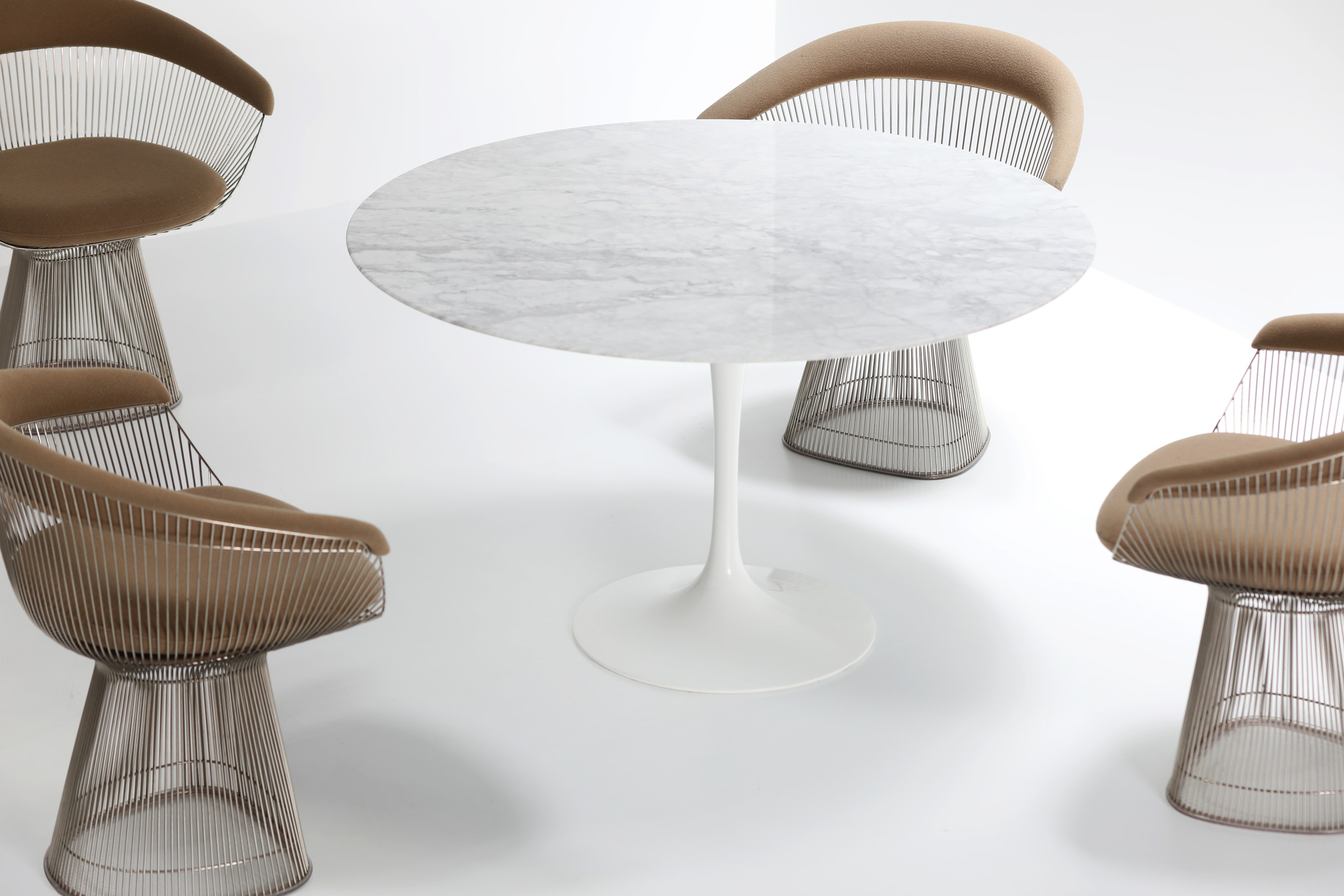 Rares chaises Warren Platner pour Knoll.