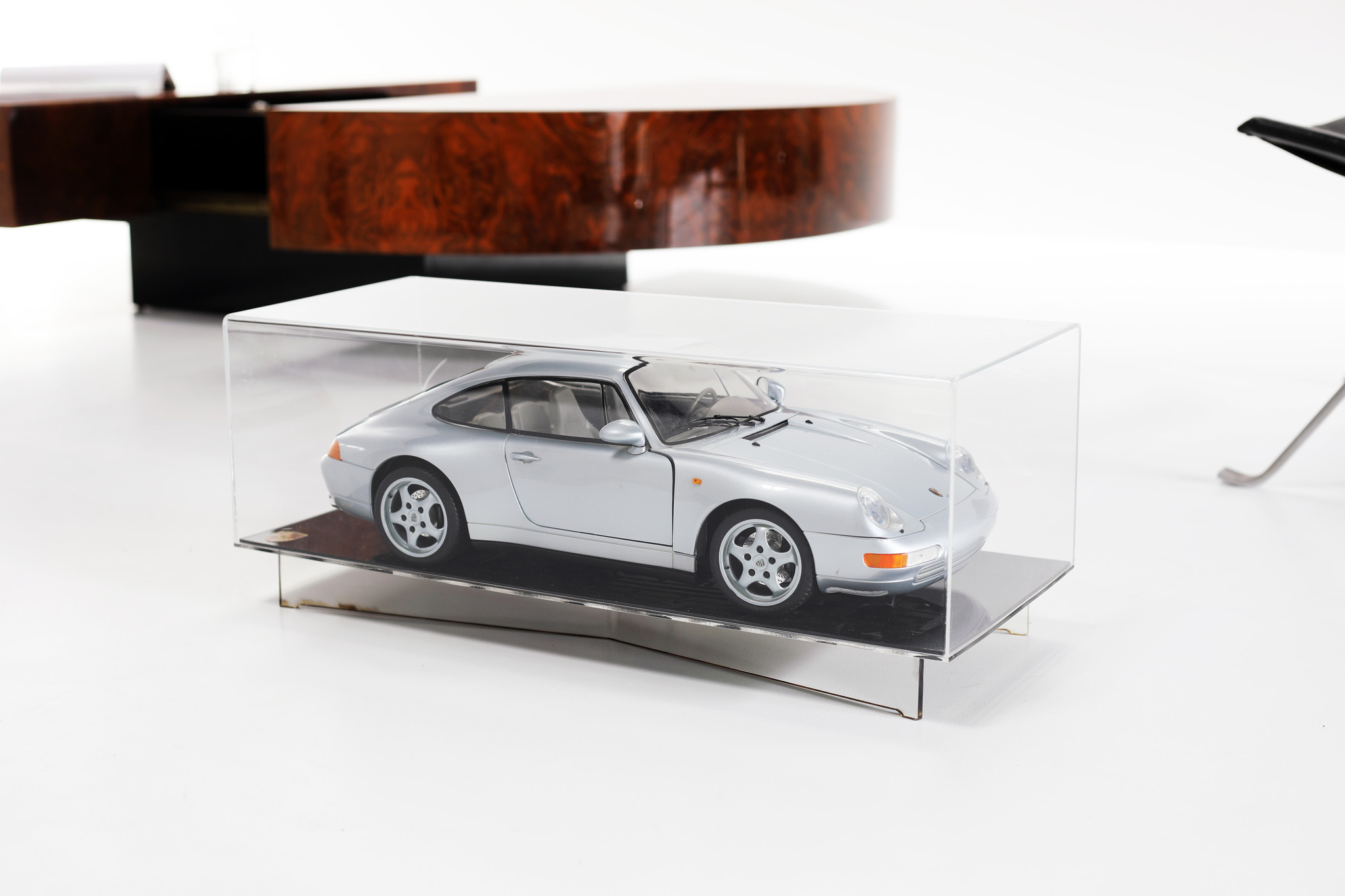 MODÈLE ÉCHELLE 1:8 PORSCHE 993 POCHER