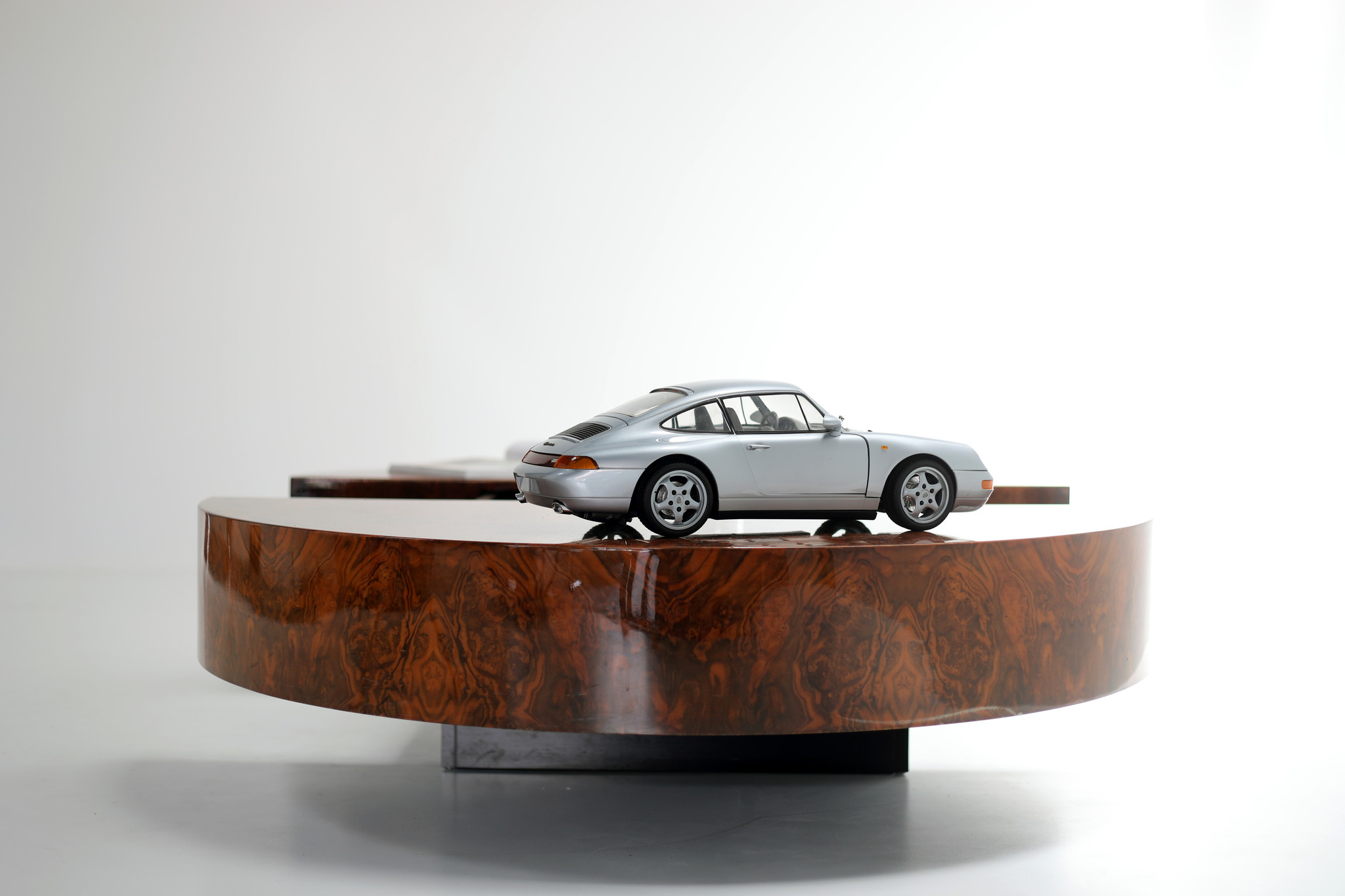 MODÈLE ÉCHELLE 1:8 PORSCHE 993 POCHER