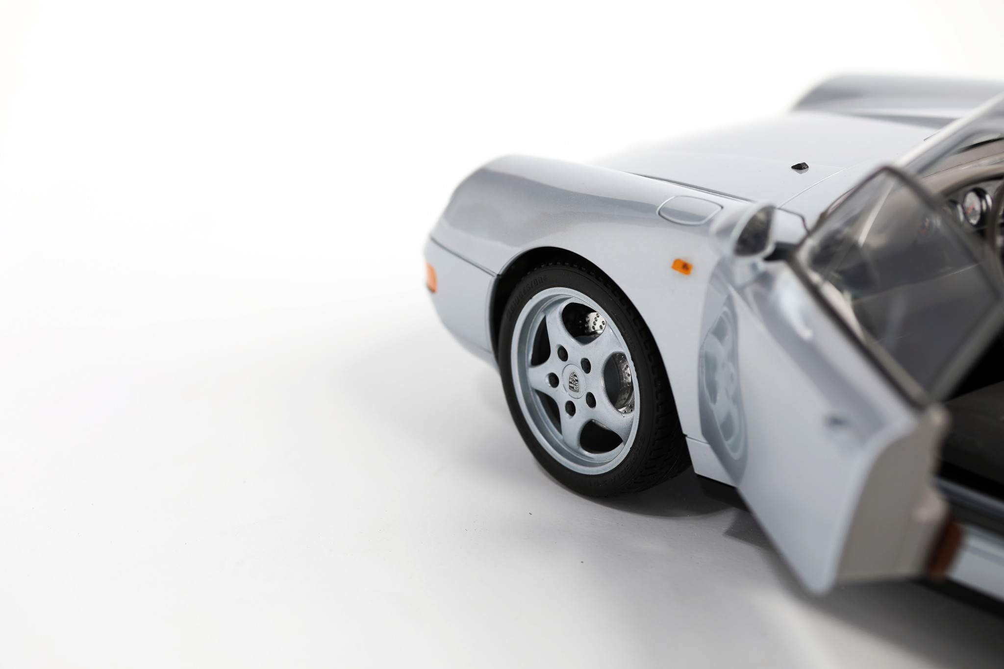 SCHAALMODEL 1: 8 PORSCHE 993 POCHER