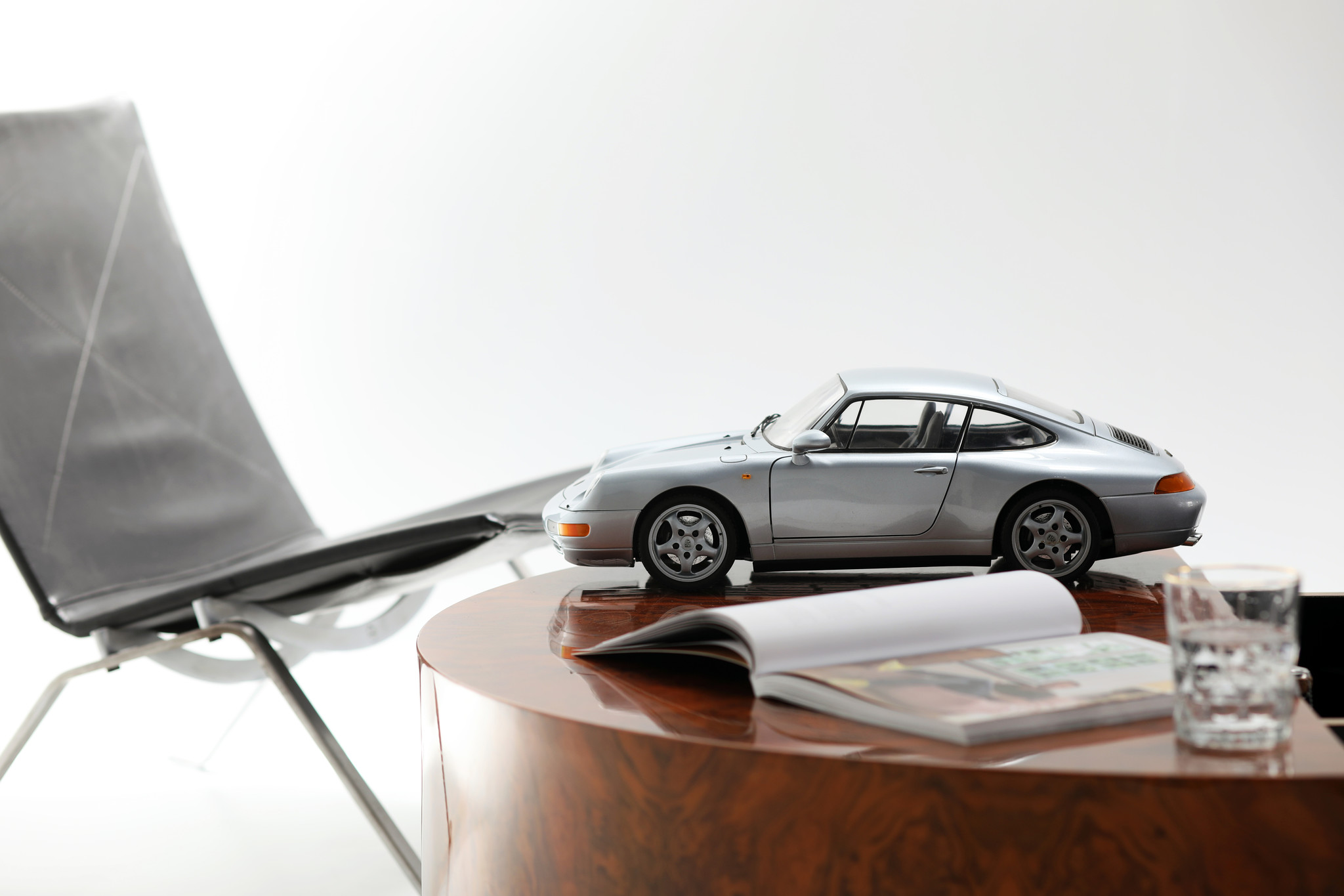 1:8 SCALE MODEL PORSCHE 993 POCHER