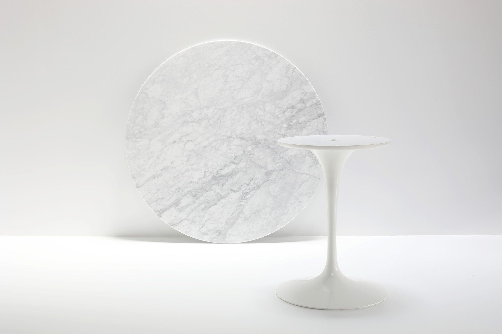 Marble Knoll tulip table designed by Eero Saarinen