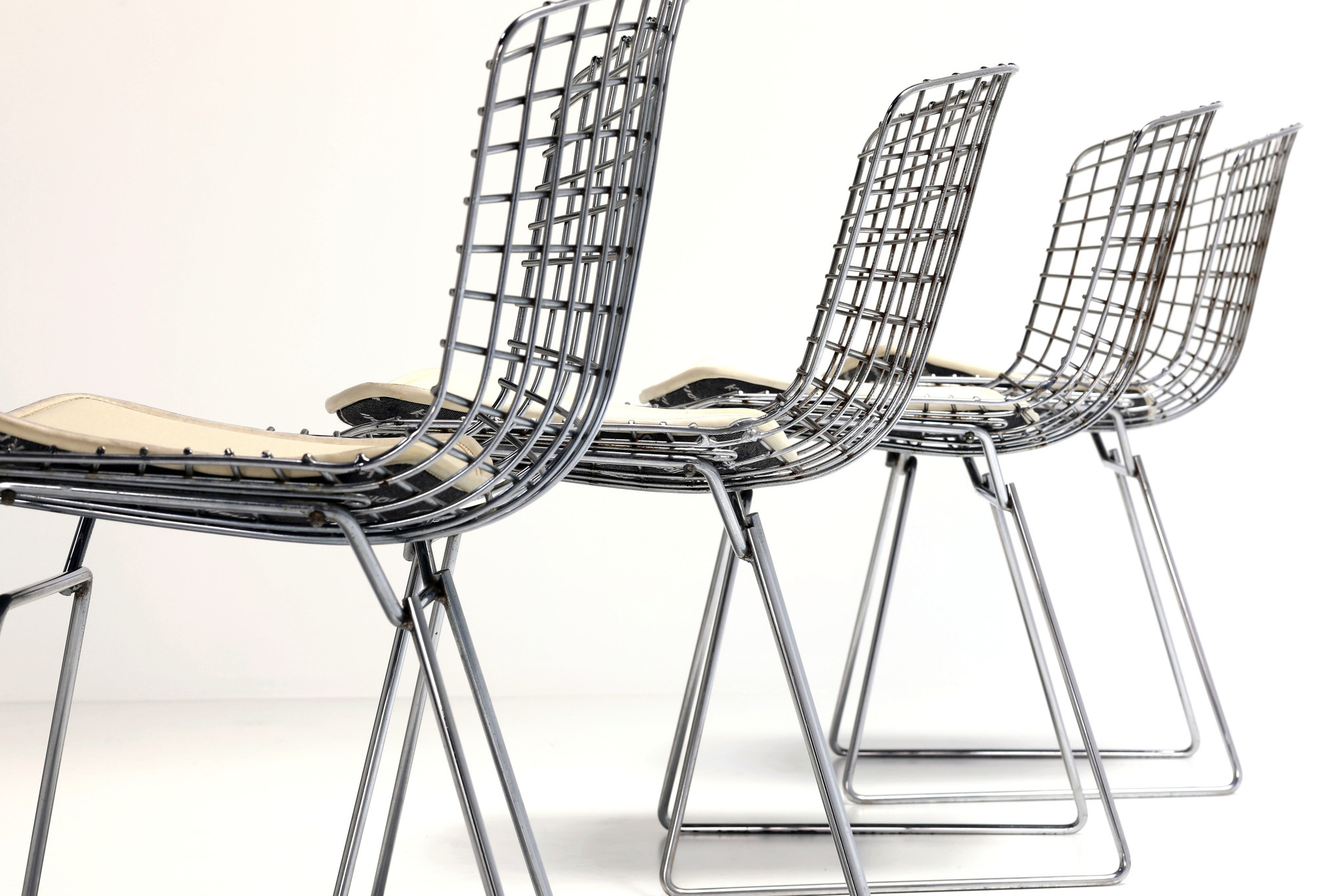 4 Bertoia chairs by Harry Bertoia for Knoll produced by De Coene Kortrijk