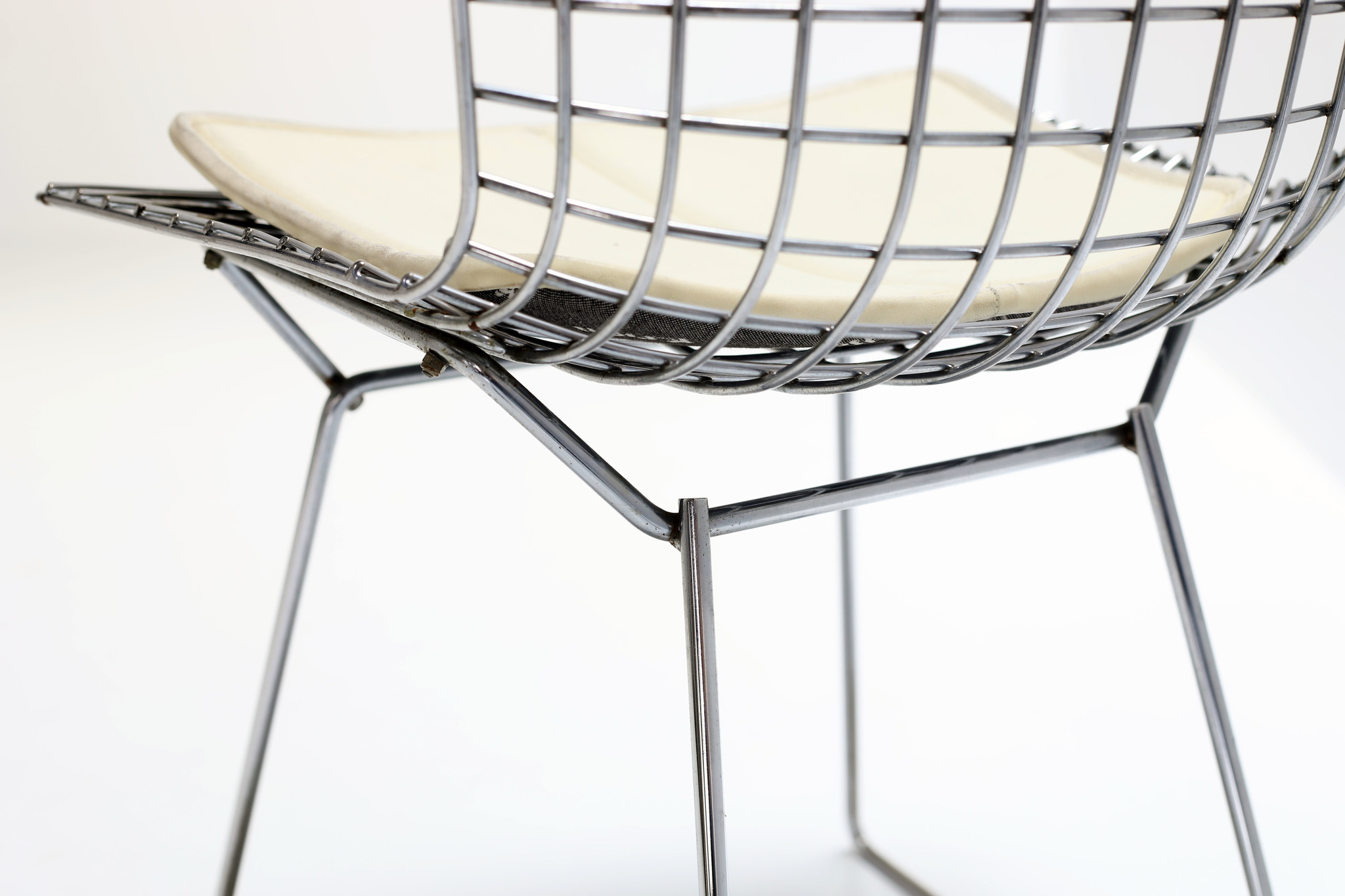 4 Bertoia chairs by Harry Bertoia for Knoll produced by De Coene