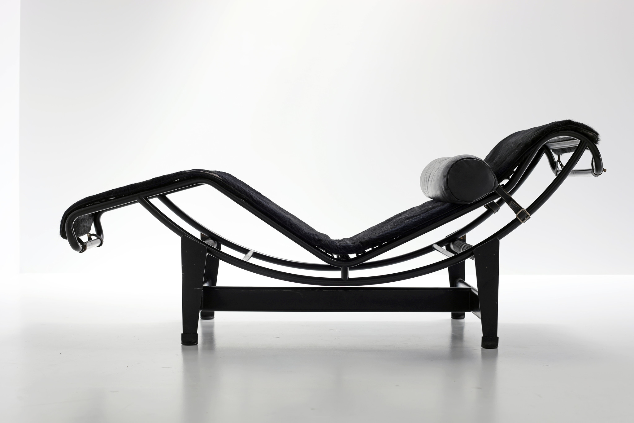 Vintage Le Corbusier chaise longue Lc4