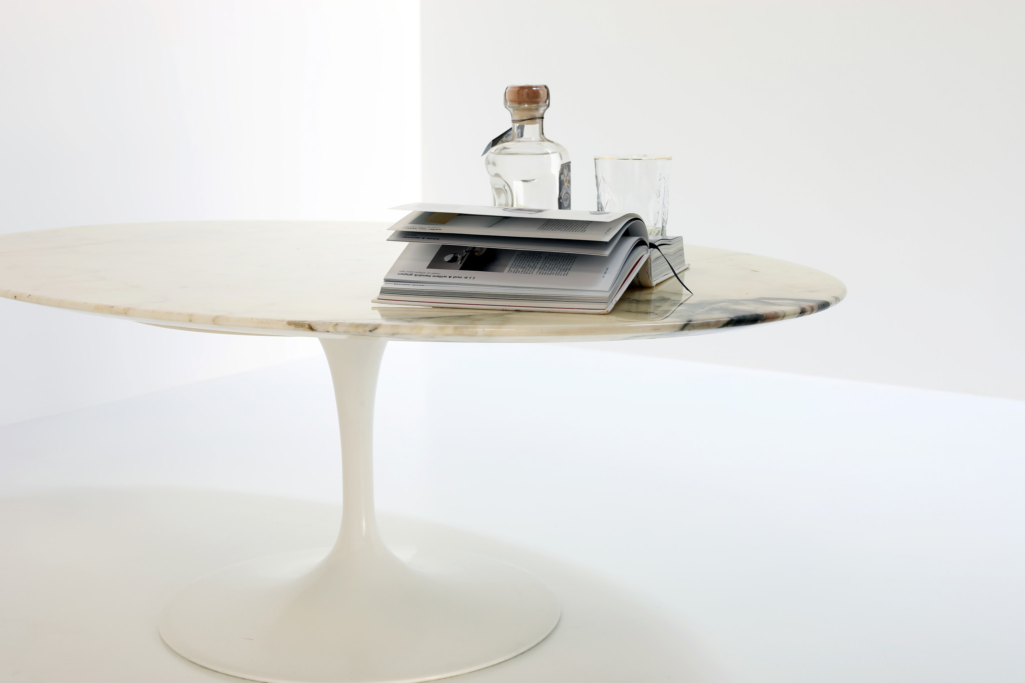 Knoll tulip oval coffee table in Calacatta marble