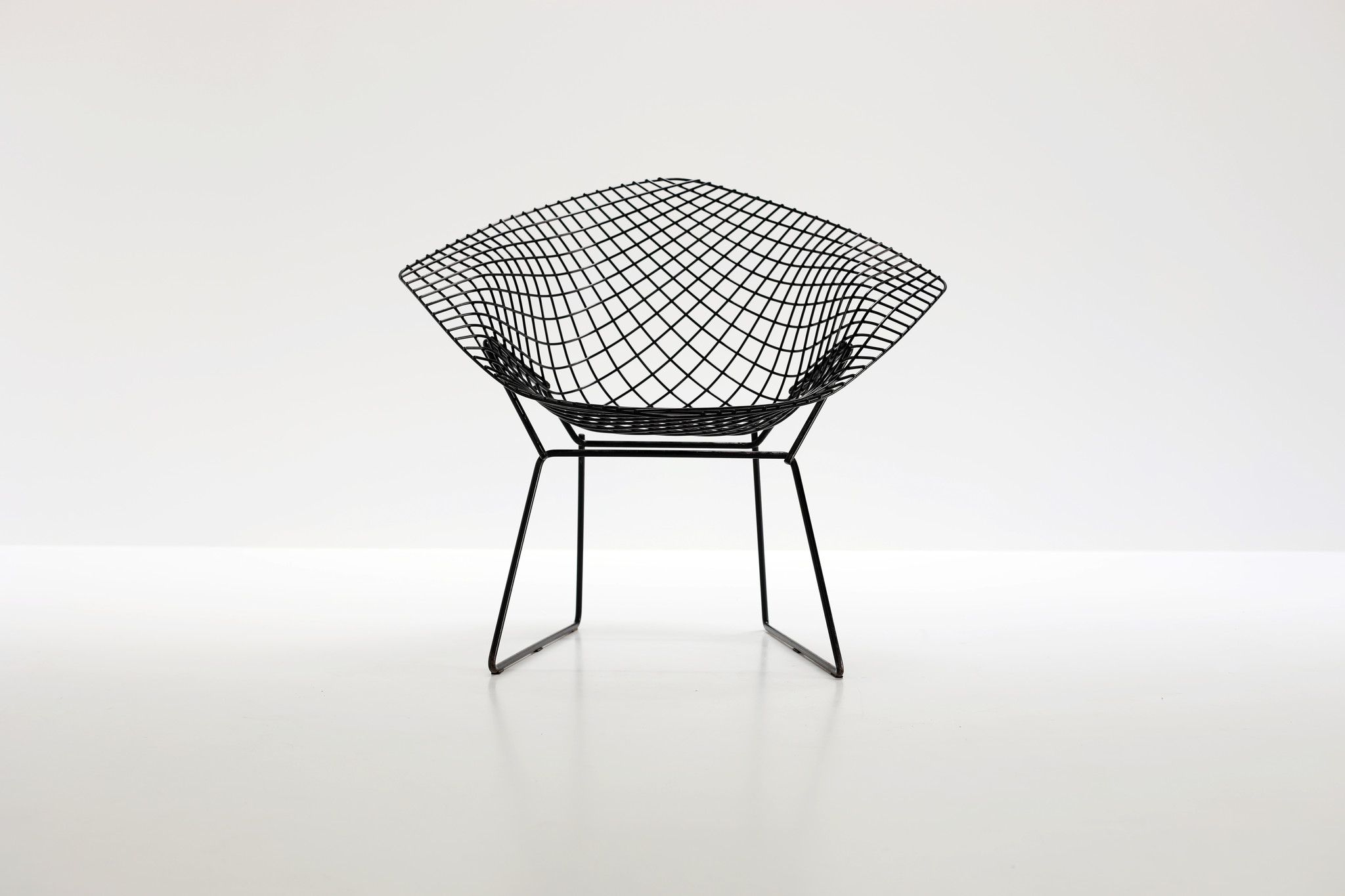 Zwarte Diamond Chair ontworpen Harry Bertoia voor Knoll