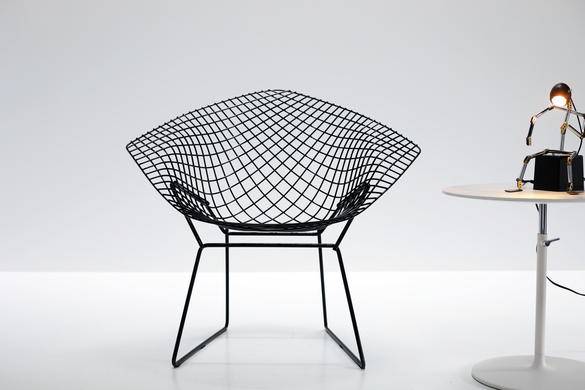 Zwarte Diamond Chair ontworpen Harry Bertoia voor Knoll