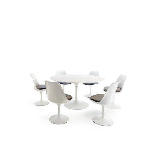 Marmeren Knoll Tulip tafel