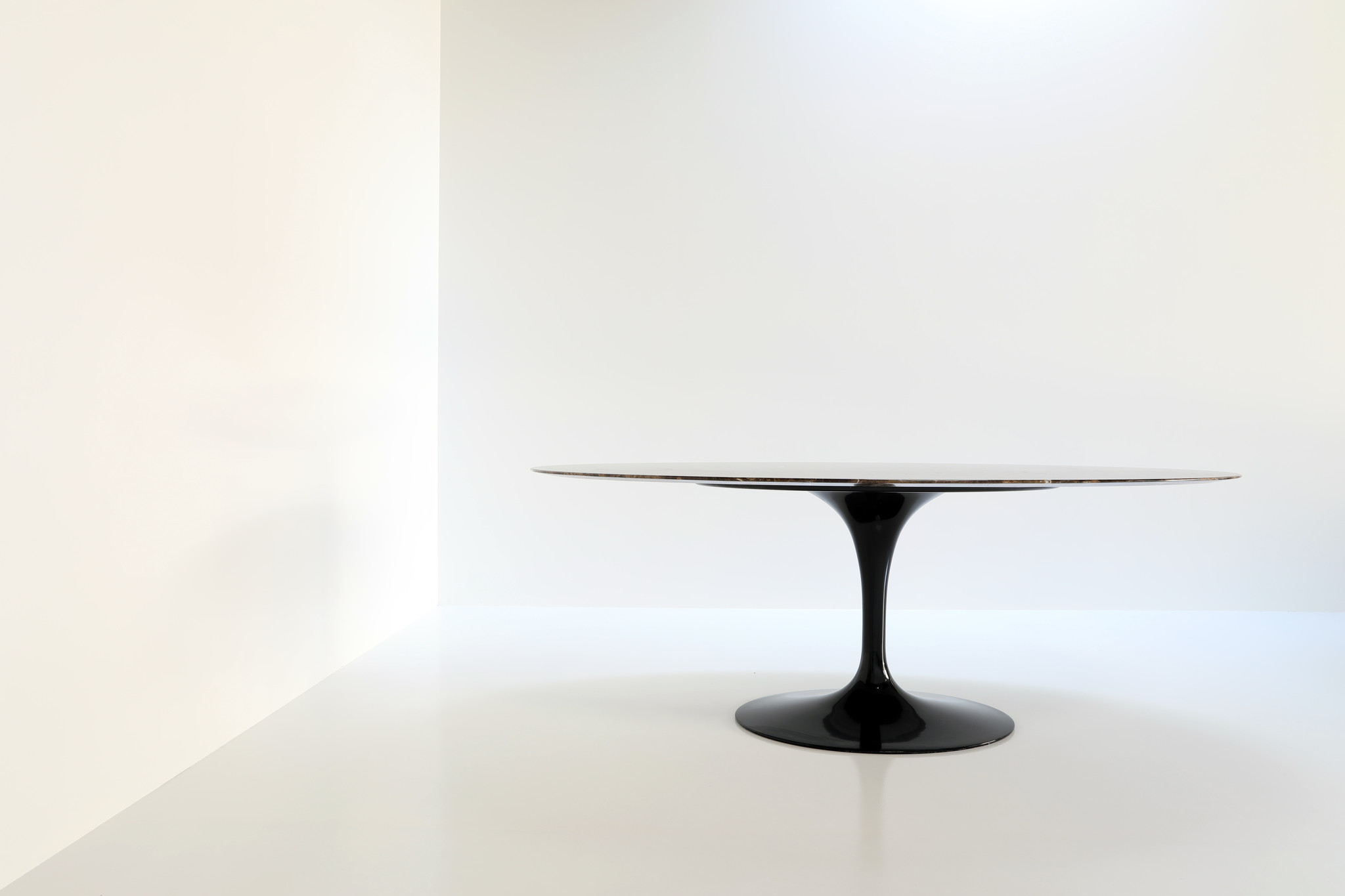 Eero Saarinen oval Knoll table with Emperador marble