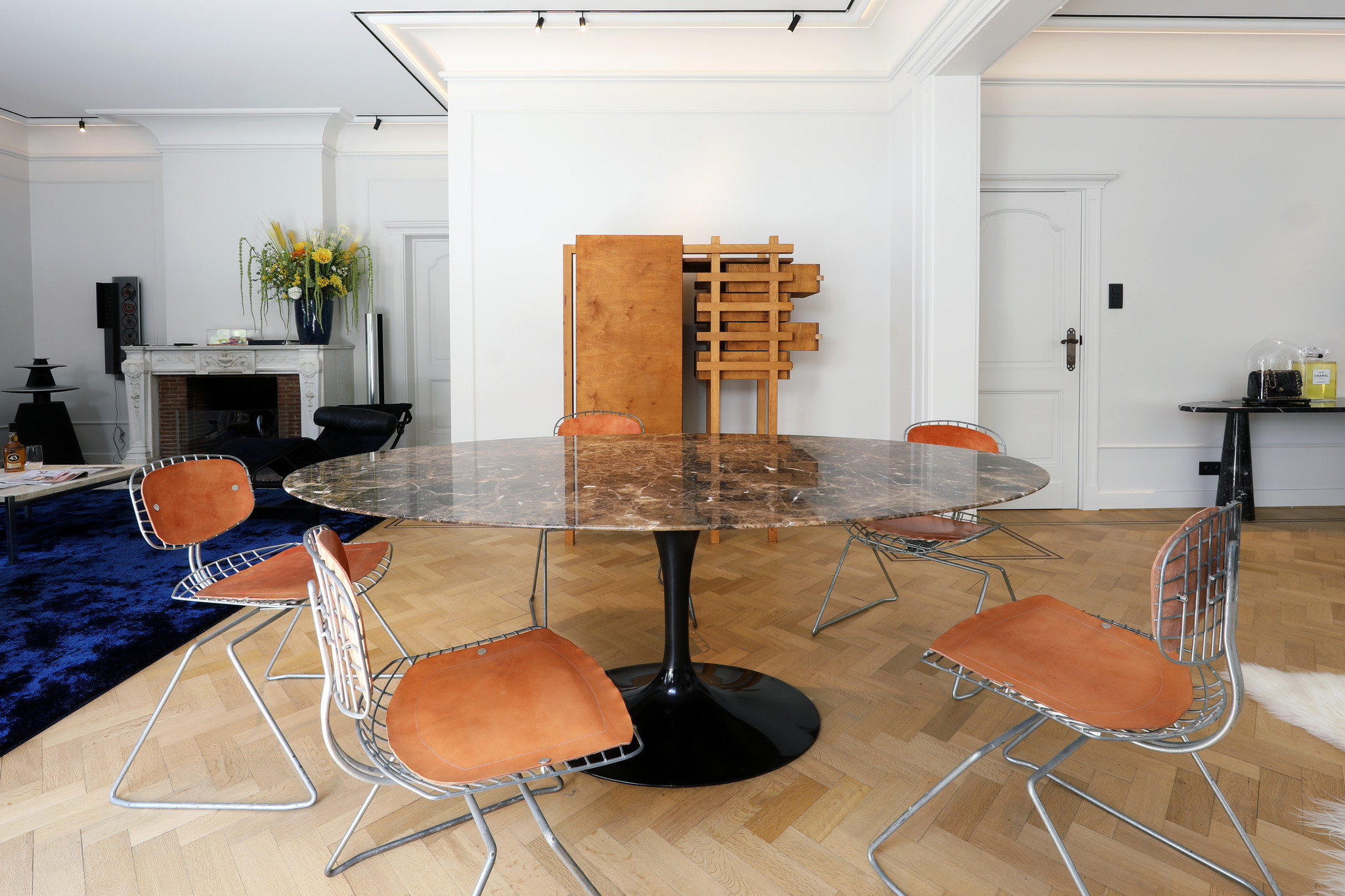 Eero Saarinen oval Knoll table with Emperador marble