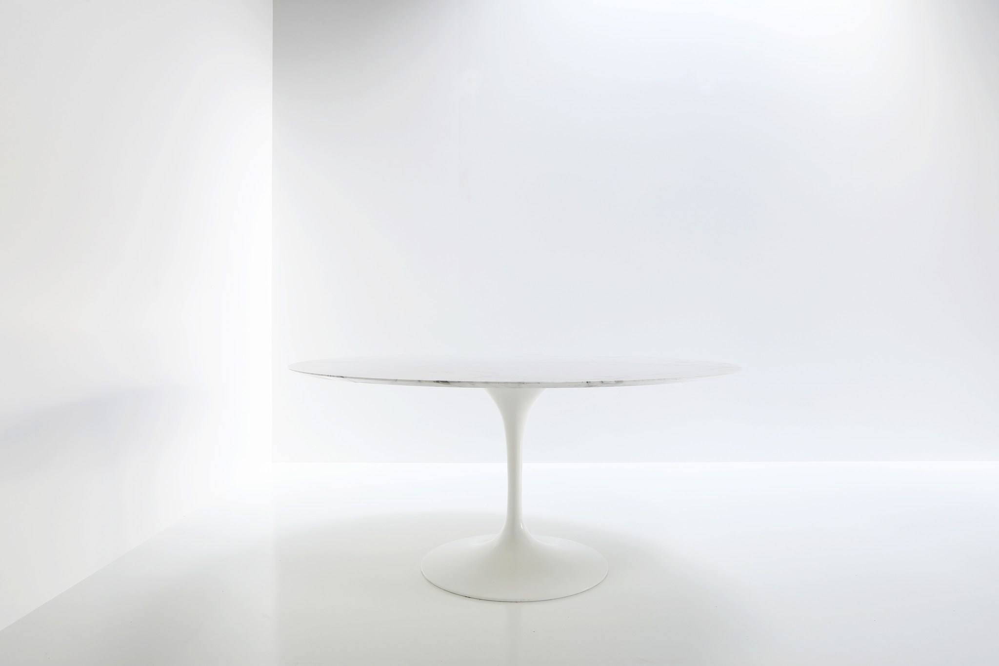 Marmeren Knoll Tulip tafel ontworpen door Eero Saarinen